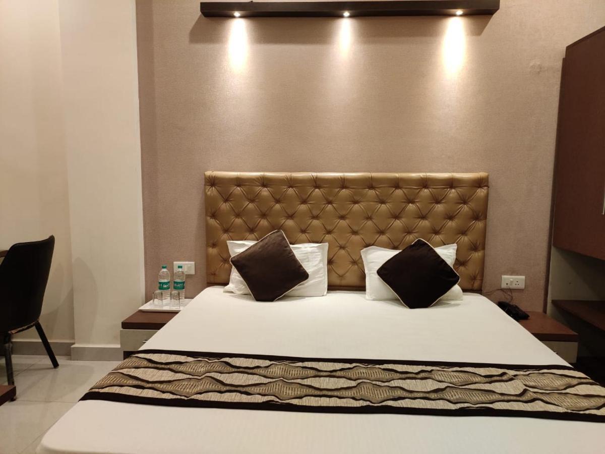Maple Delite Hotel Lucknow Buitenkant foto