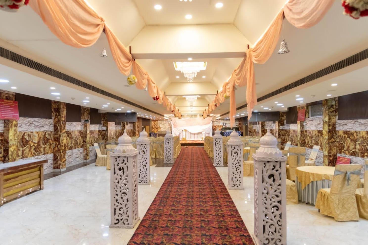 Maple Delite Hotel Lucknow Buitenkant foto
