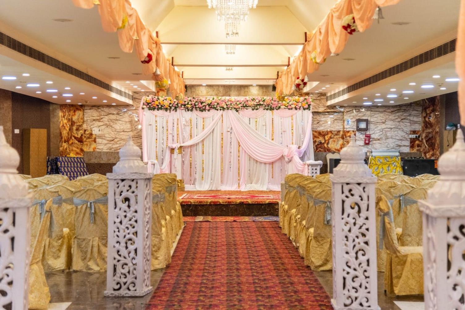 Maple Delite Hotel Lucknow Buitenkant foto