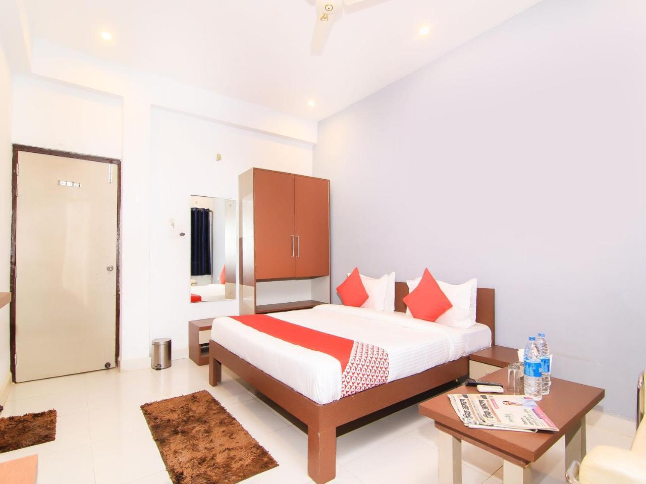 Maple Delite Hotel Lucknow Buitenkant foto