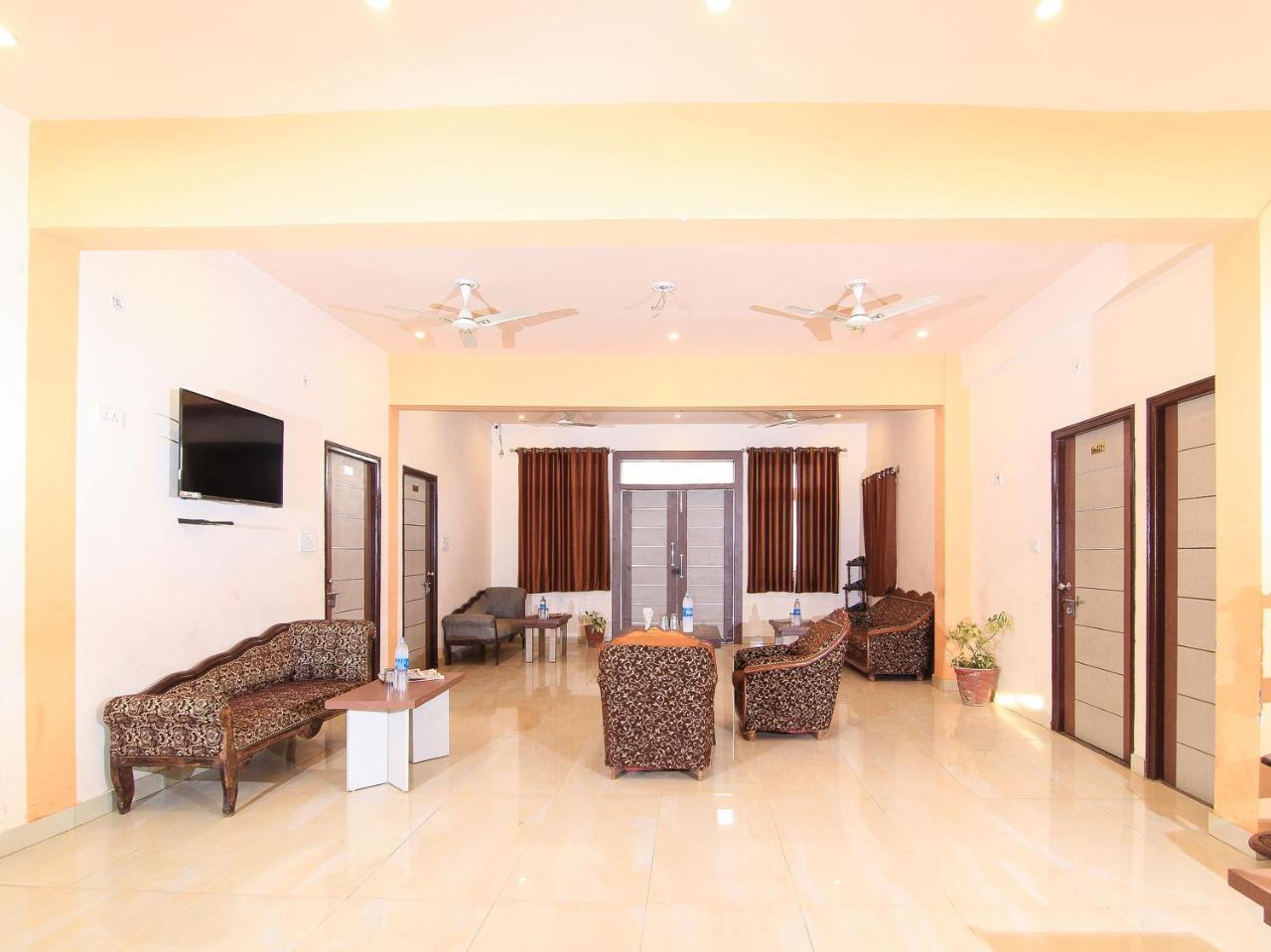 Maple Delite Hotel Lucknow Buitenkant foto