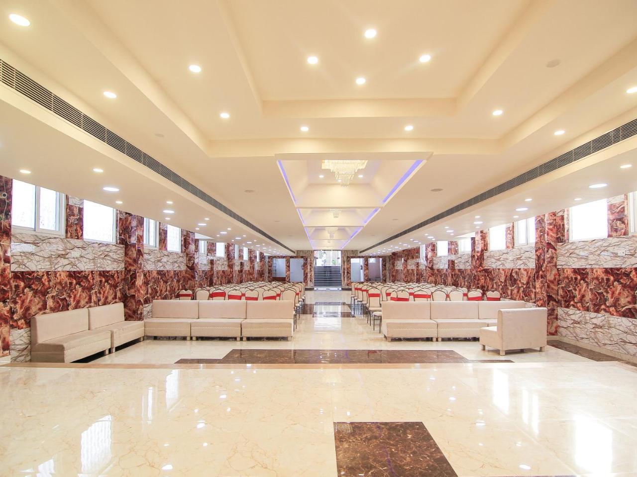 Maple Delite Hotel Lucknow Buitenkant foto